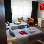 Hotel Mbi Travel 2*
