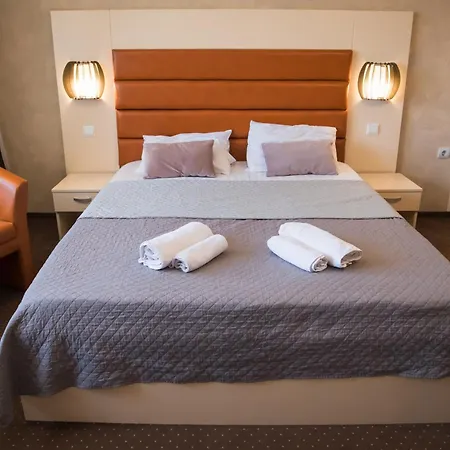 Hotel Mbi Travel 2*