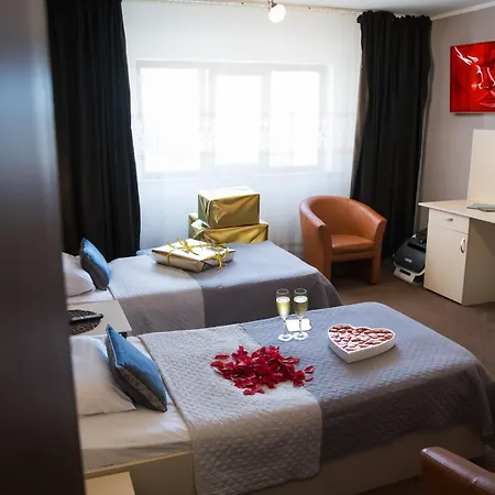 Hotel Mbi Travel 2*