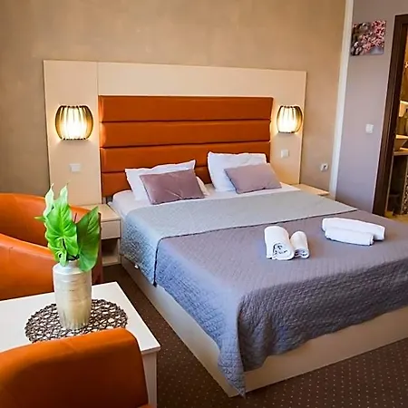 Hotel Mbi Travel 2*