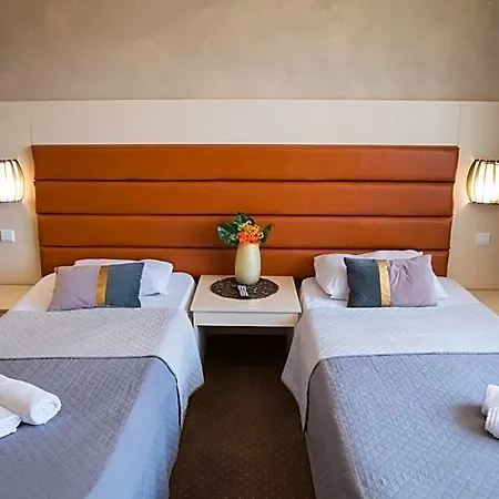 Hotel Mbi Travel