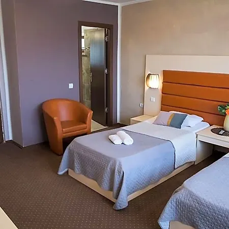 Hotel Mbi Travel 2*