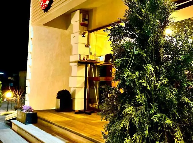 Mbi Travel Отель Крайова