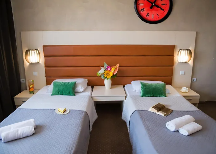 Mbi Travel Отель Крайова