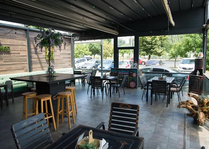 Отель Mbi Travel Крайова